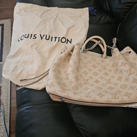 Louis Vuitton Beige Bella Tote - Picture 2 of 5